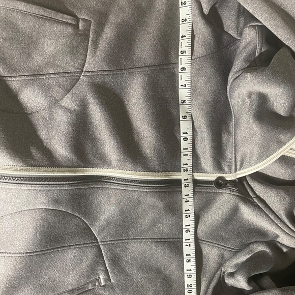 Lolë light grey hooded cardi-jackett with an asymmetrical front zipper size L - Picture 13 of 14